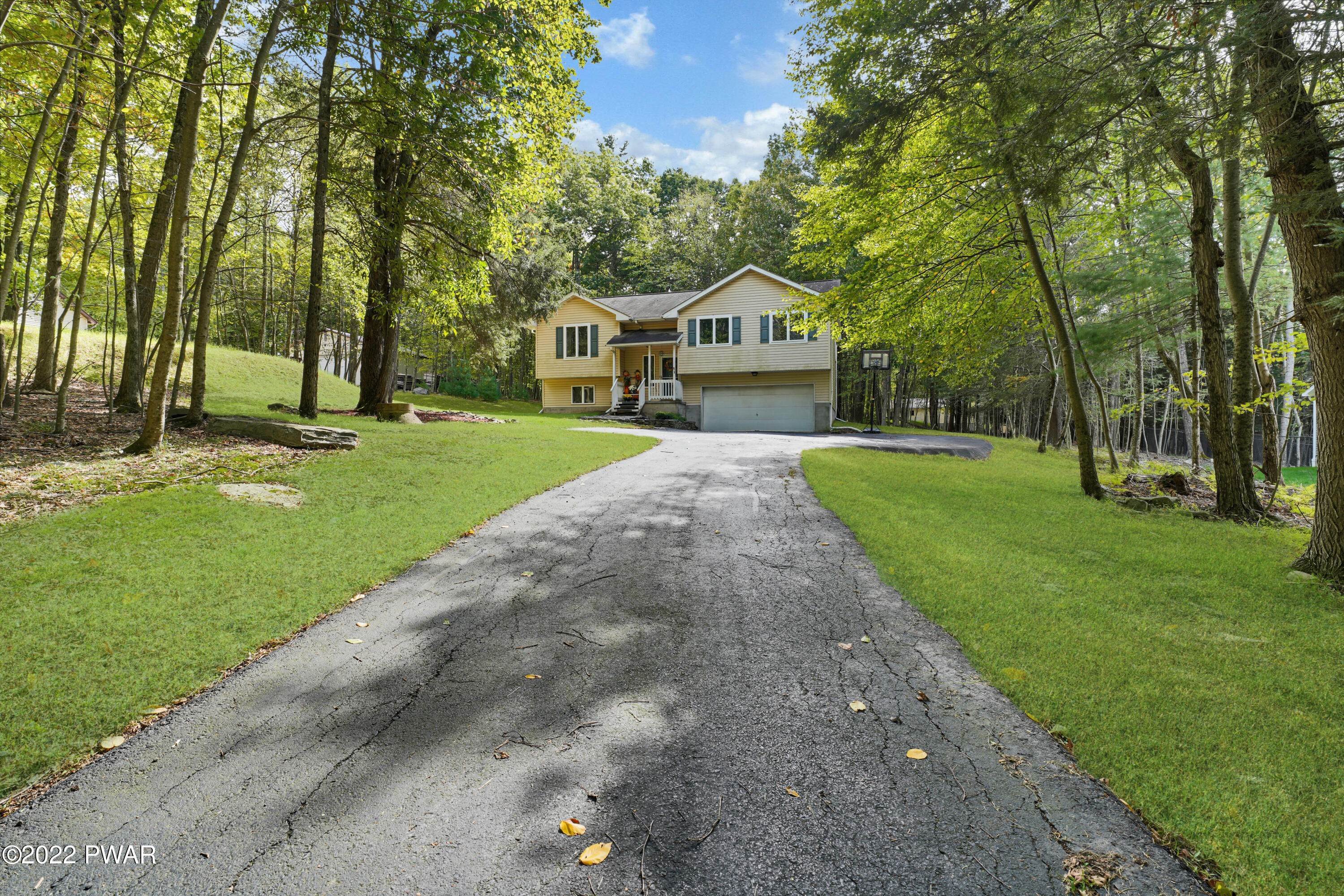 5. Single Family Homes for Sale at 130 Mountain Laurel Ln Milford, Pennsylvania 18337 United States