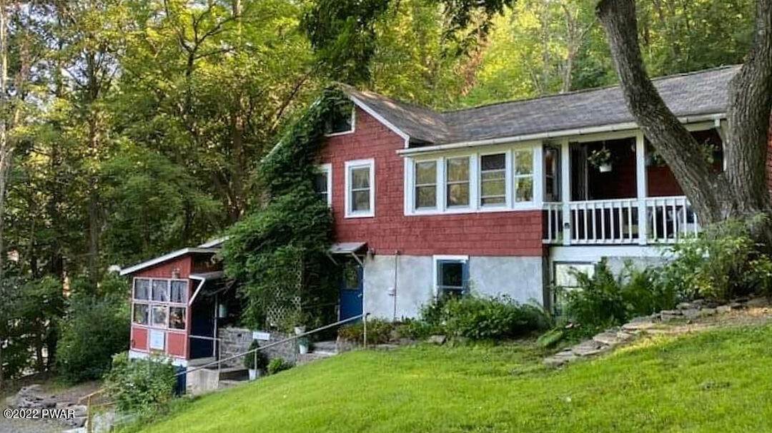 47. Single Family Homes for Sale at 20 Texas Palmyra Hwy Hawley, Pennsylvania 18428 United States
