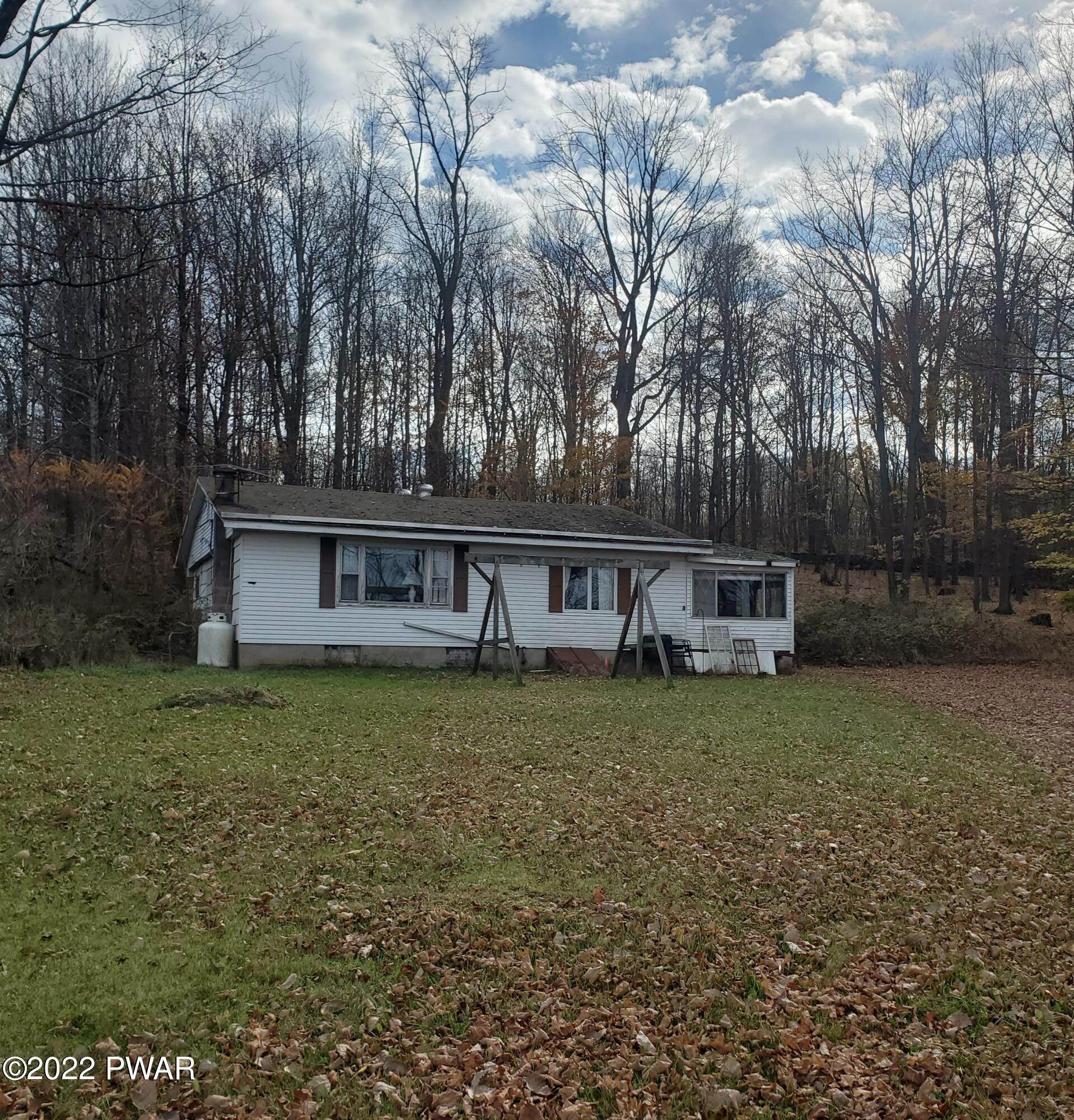 Single Family Homes for Sale at 102 Big Hills Rd Lake Ariel, Pennsylvania 18436 United States