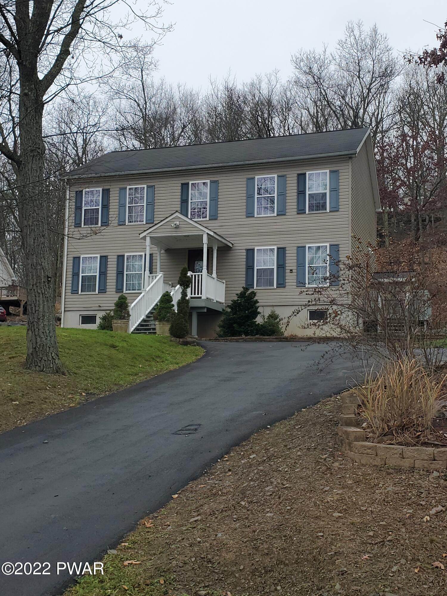 Single Family Homes for Sale at 136 Lookout Dr Lords Valley, Pennsylvania 18428 United States