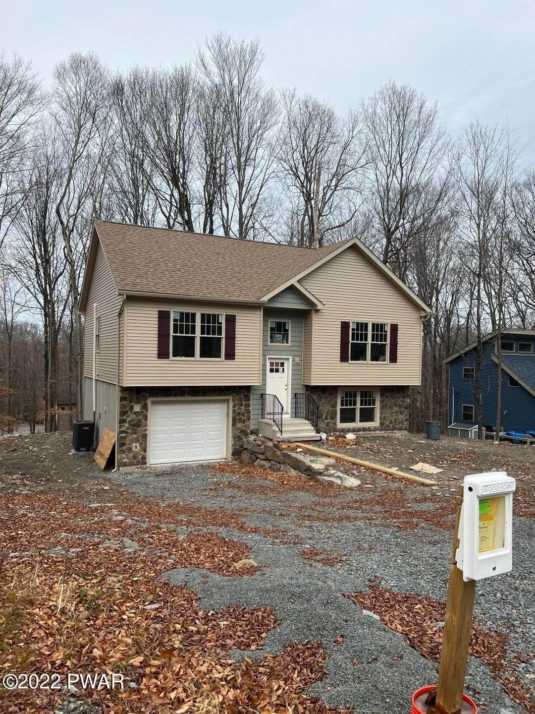 Single Family Homes for Sale at 12 Burnwood Pt Lake Ariel, Pennsylvania 18436 United States