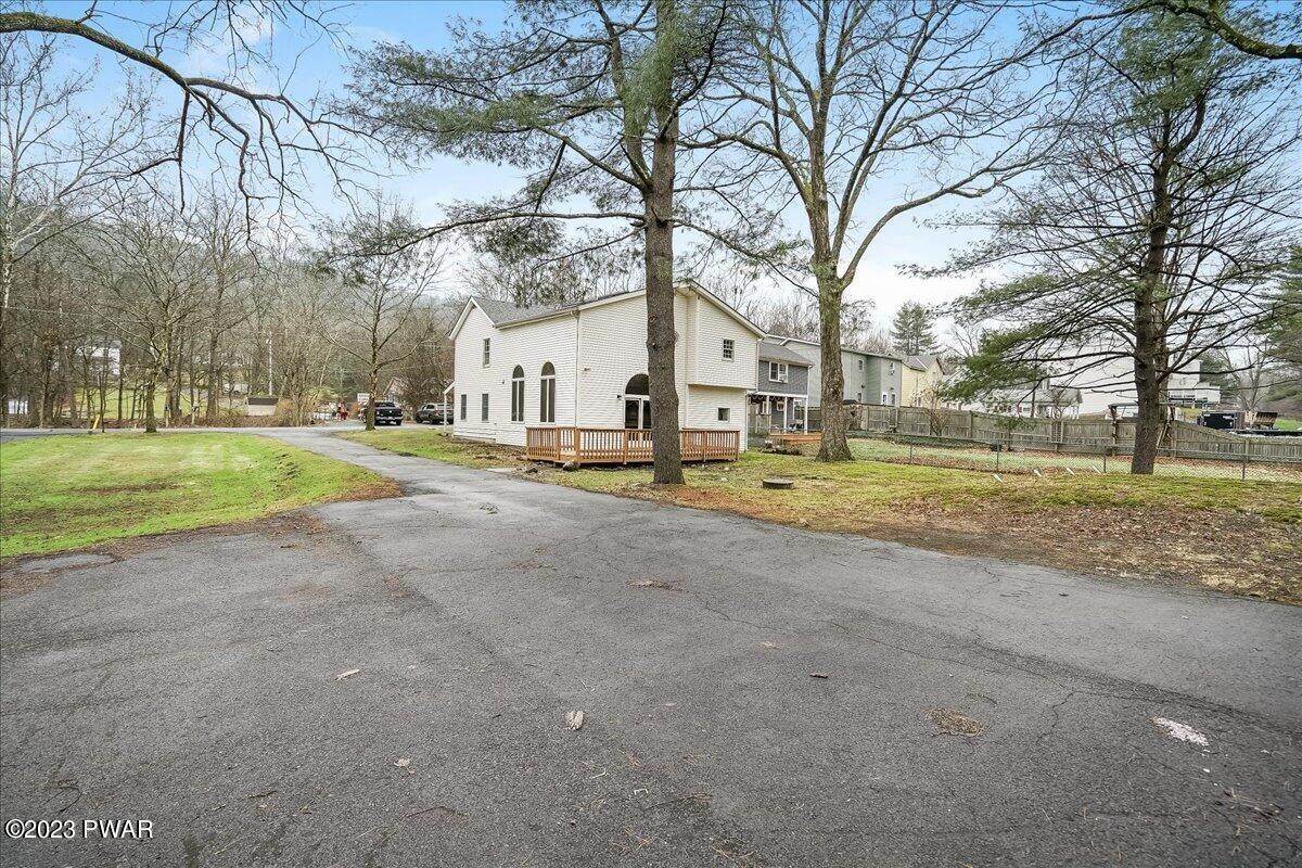 33. Single Family Homes for Sale at 109 Sawkill Ave Milford, Pennsylvania 18337 United States