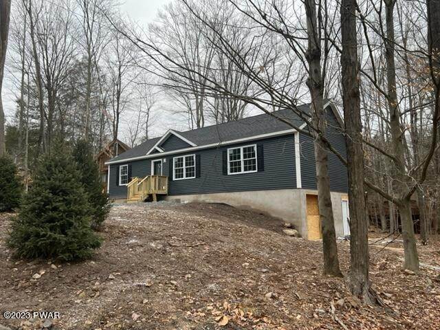 Single Family Homes for Sale at 26 Mohican Rd Lake Ariel, Pennsylvania 18436 United States