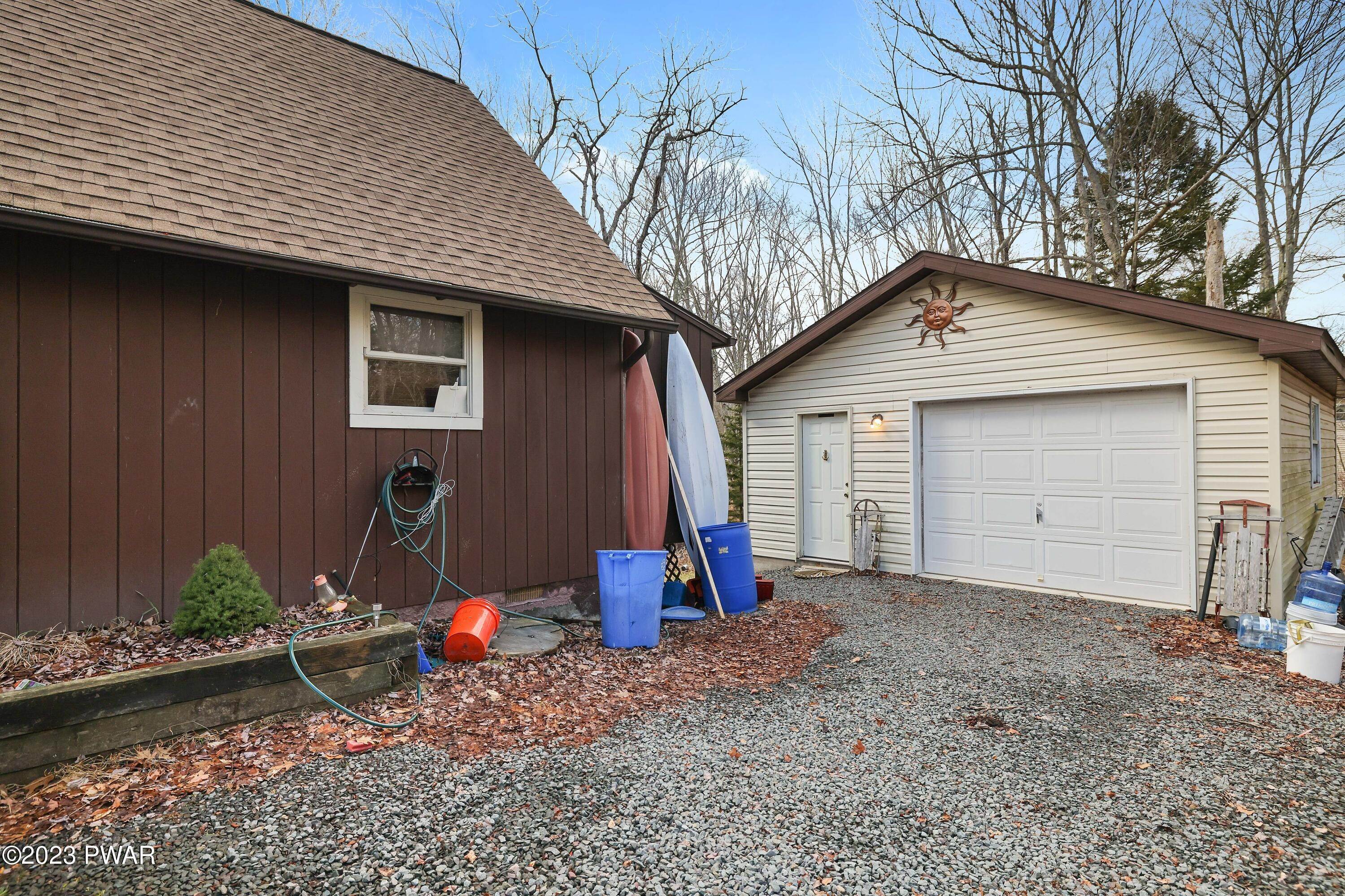 41. Single Family Homes for Sale at 528 Mineola Cir Pocono Lake, Pennsylvania 18347 United States