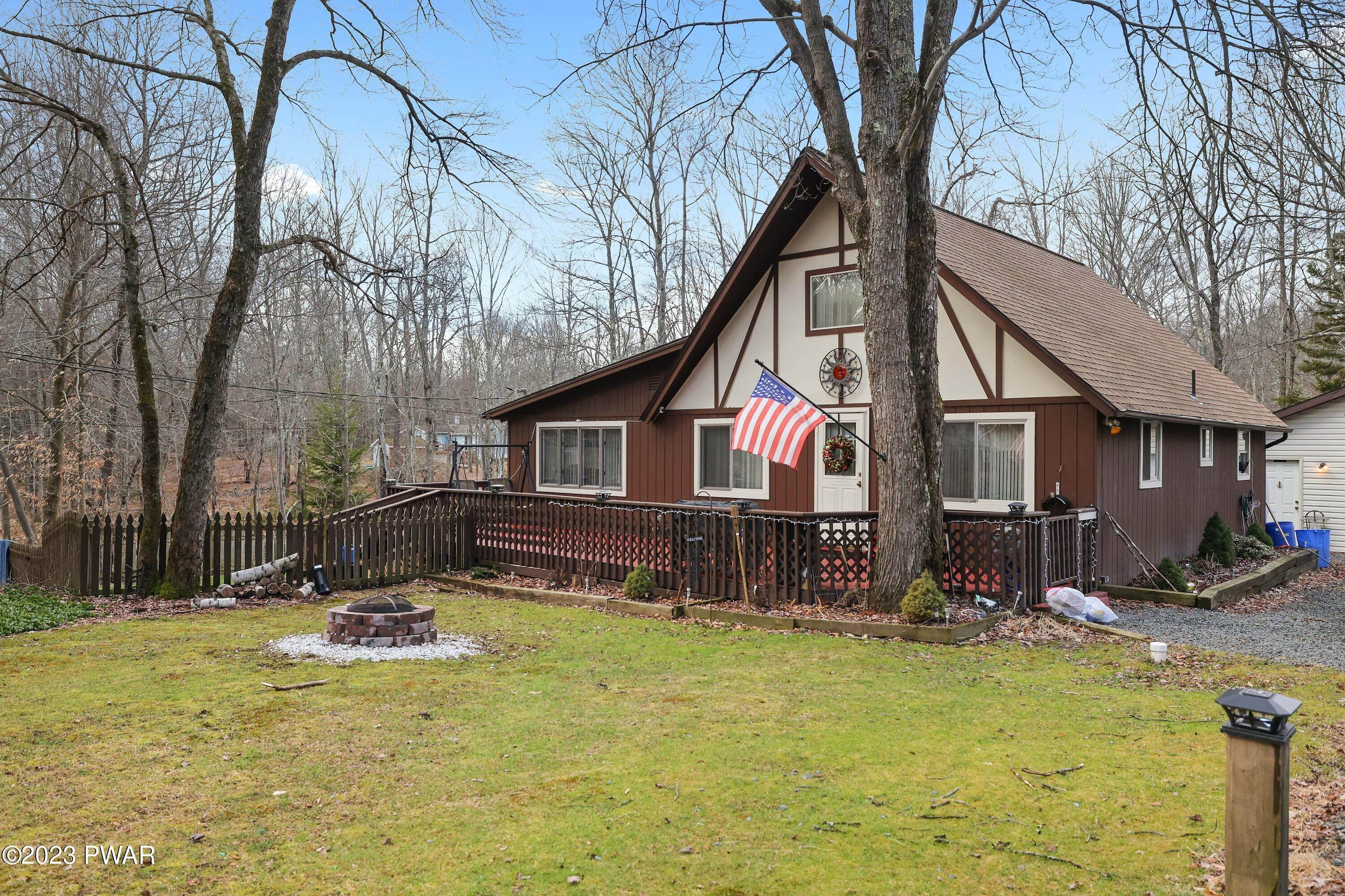 2. Single Family Homes for Sale at 528 Mineola Cir Pocono Lake, Pennsylvania 18347 United States