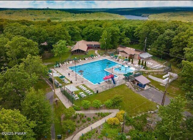 31. Single Family Homes for Sale at 221 Waterview Dr Lords Valley, Pennsylvania 18428 United States
