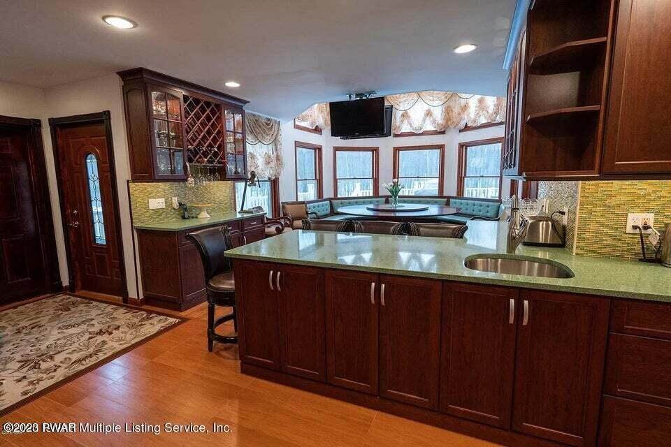 40. Single Family Homes for Sale at 241 Hunters Ln Dingmans Ferry, Pennsylvania 18328 United States
