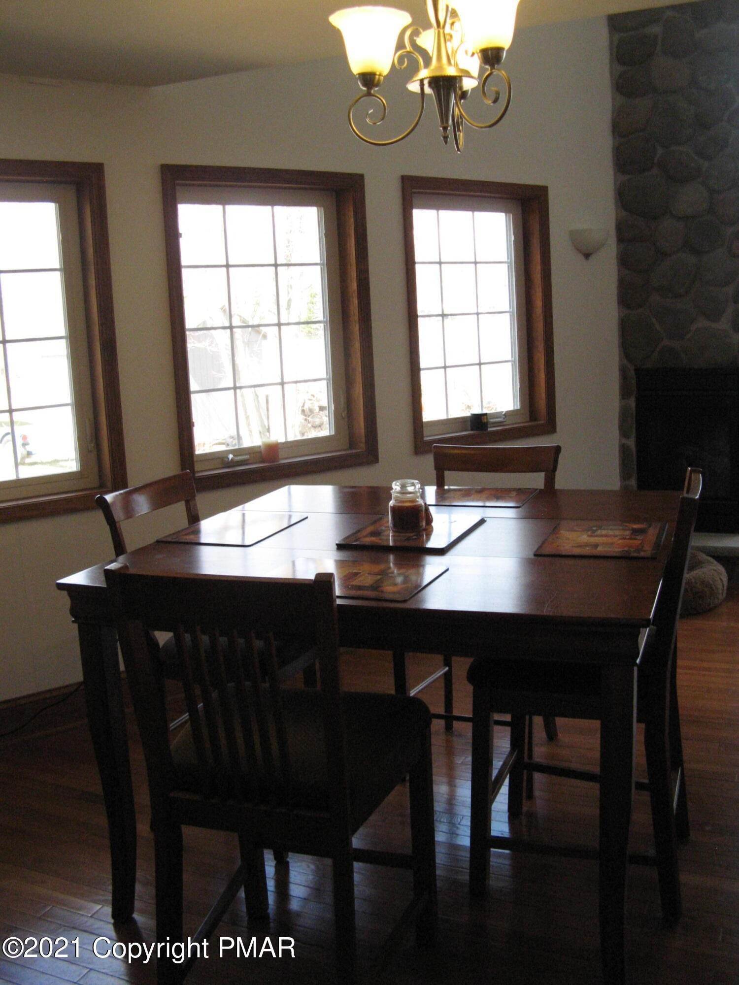 8. Single Family Homes for Sale at 153 (Arrowhead Drive) Lodge Place Pocono Lake, Pennsylvania 18347 United States