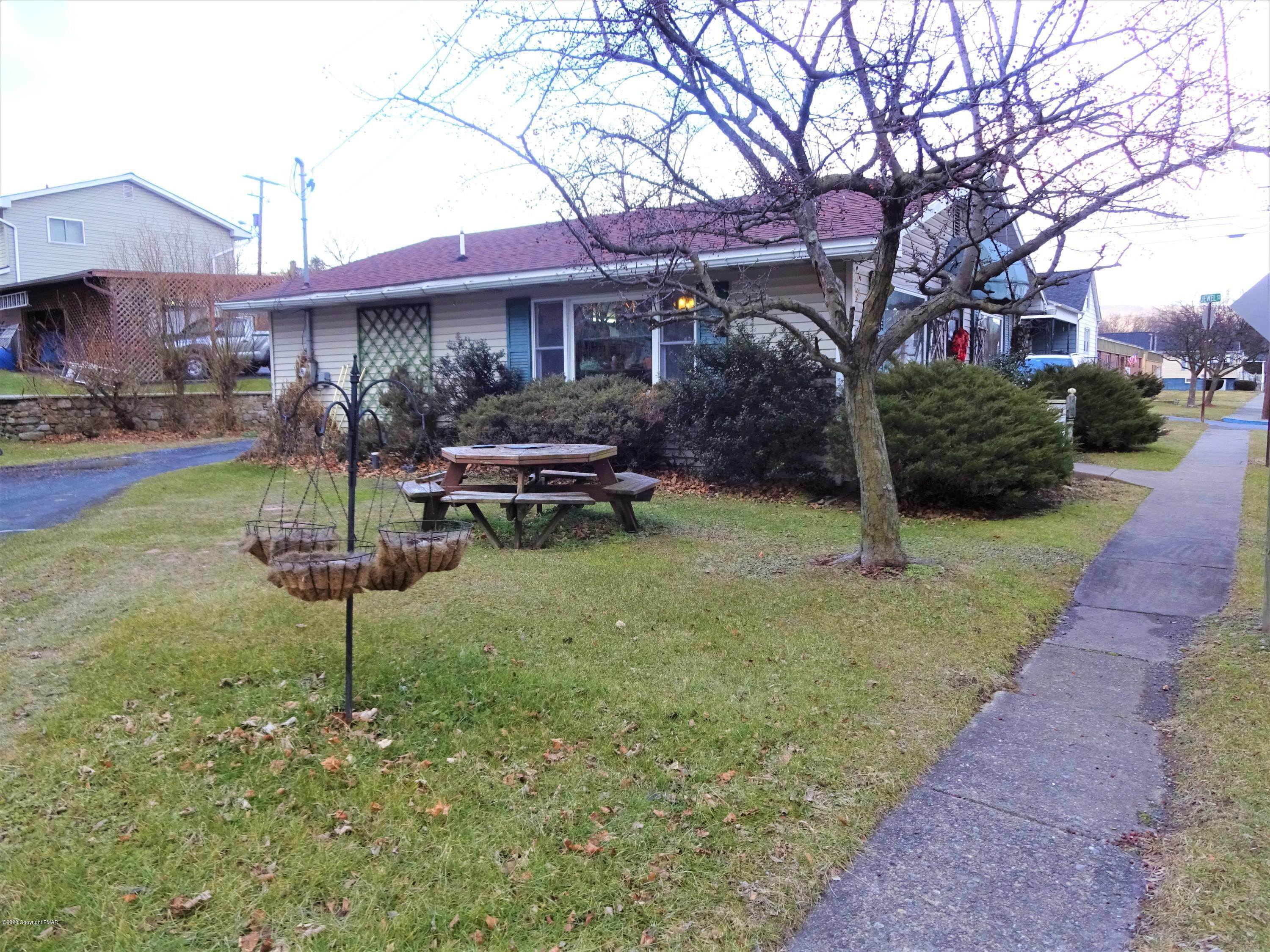 2. Commercial for Sale at 418 Roseto Ave Bangor, Pennsylvania 18013 United States