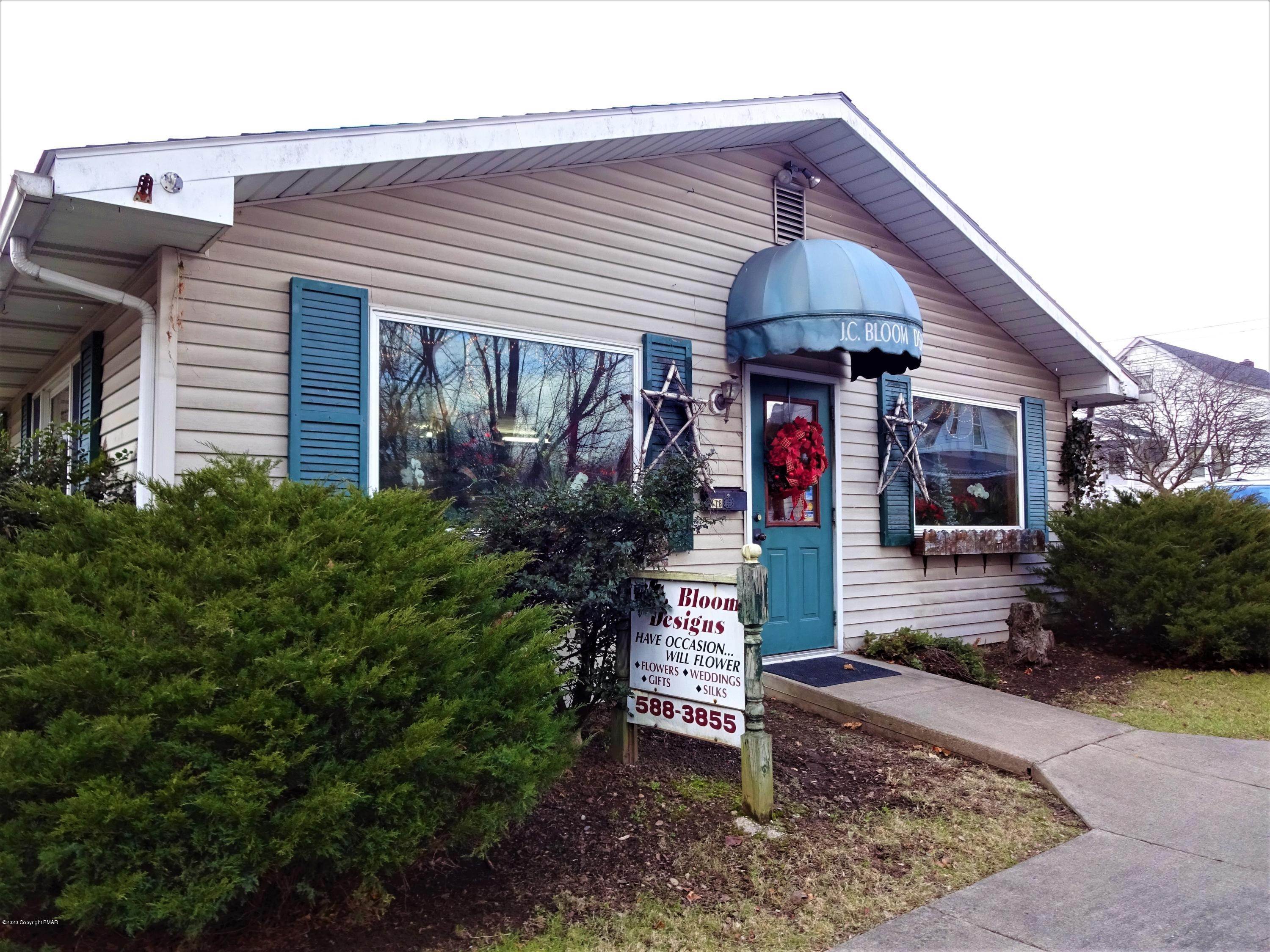 26. Commercial for Sale at 418 Roseto Ave Bangor, Pennsylvania 18013 United States