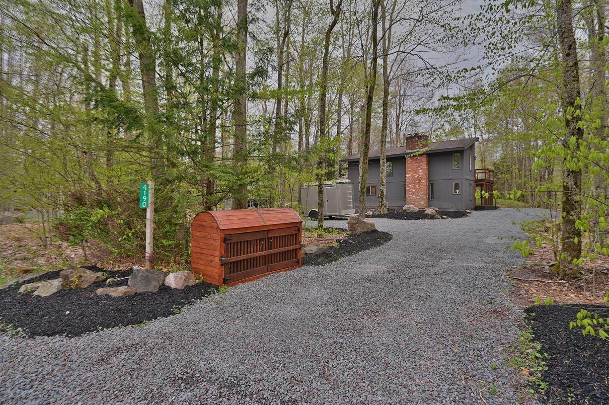 99. Single Family Homes for Sale at 4190 Hemlock Trail Pocono Pines, Pennsylvania 18350 United States