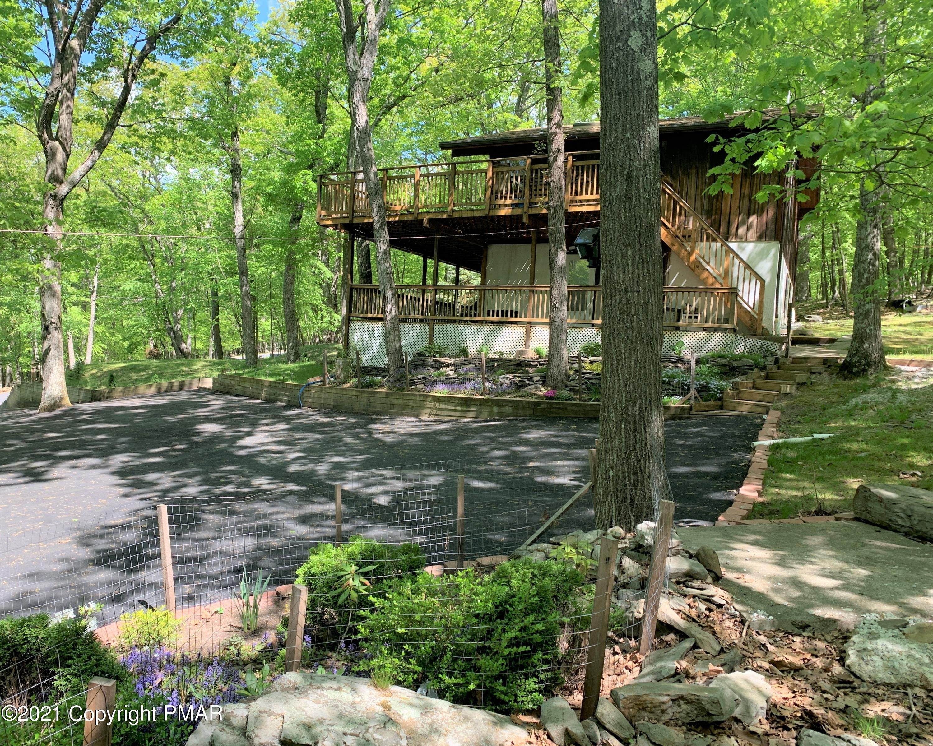 3. Single Family Homes for Sale at 248 Woodcock Rd Bushkill, Pennsylvania 18324 United States