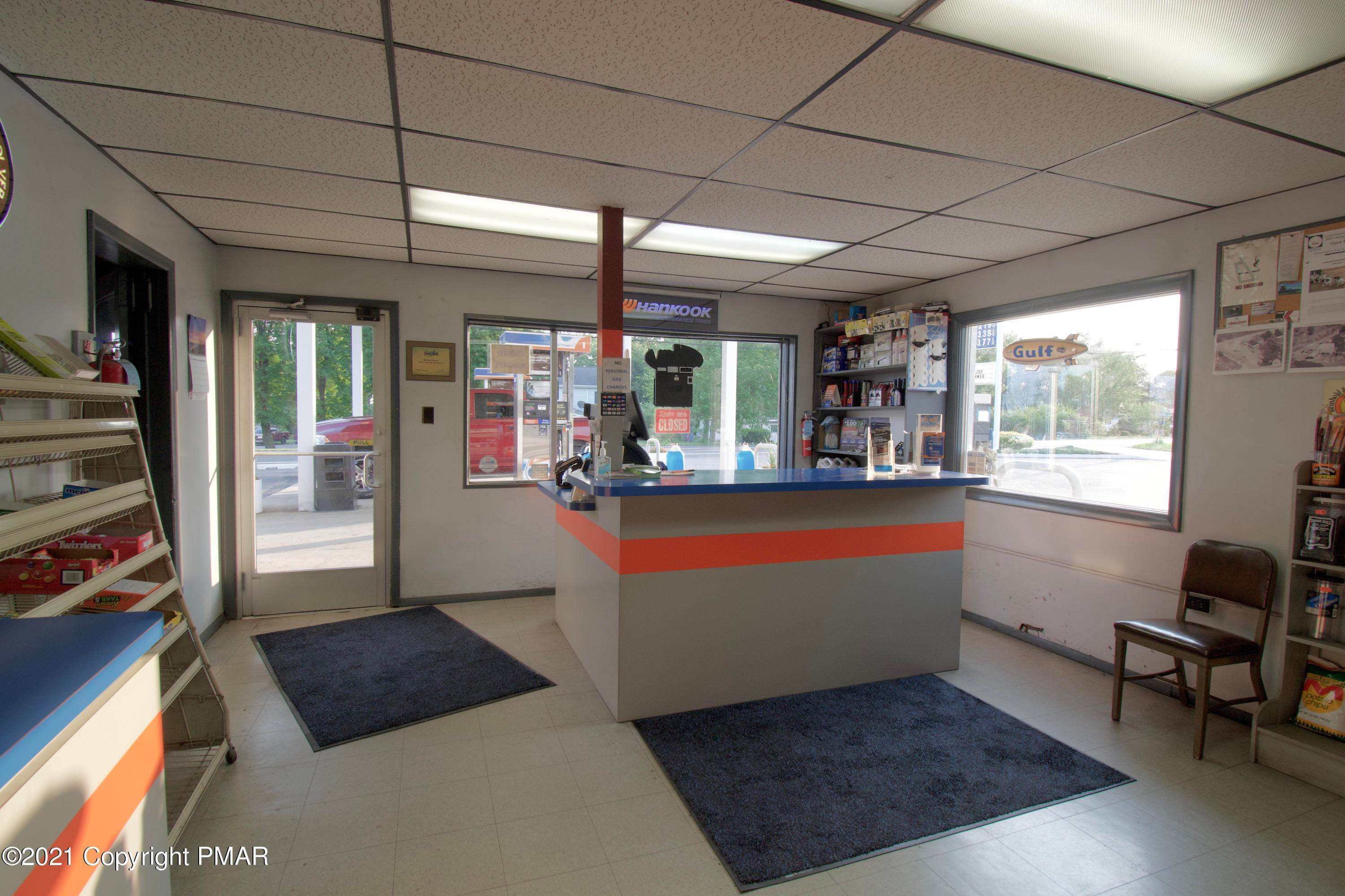 12. Commercial for Sale at 4828 N Cypress Rd Walnutport, Pennsylvania 18088 United States