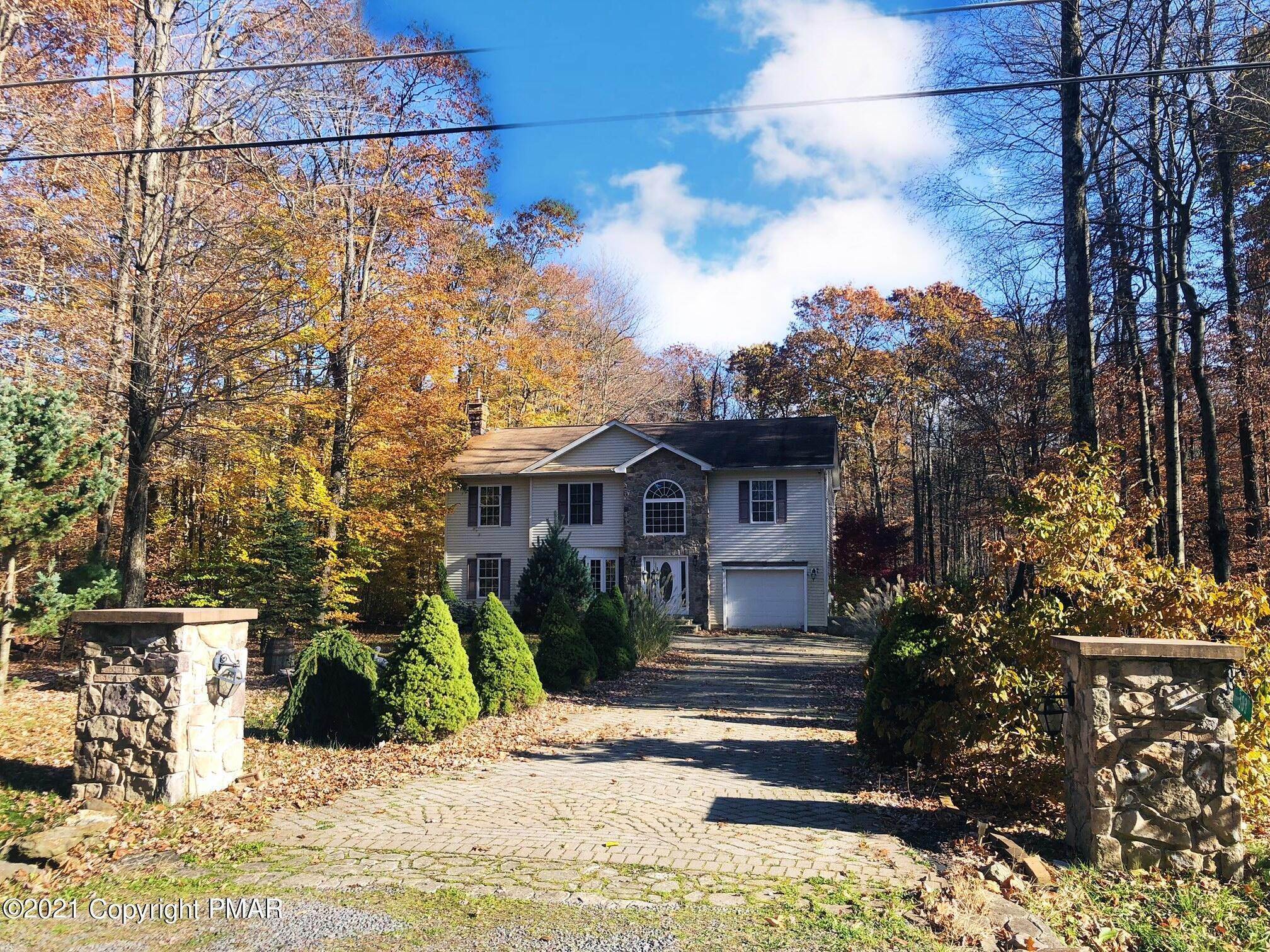 5. Single Family Homes for Sale at 303 Shannon Dr Long Pond, Pennsylvania 18334 United States
