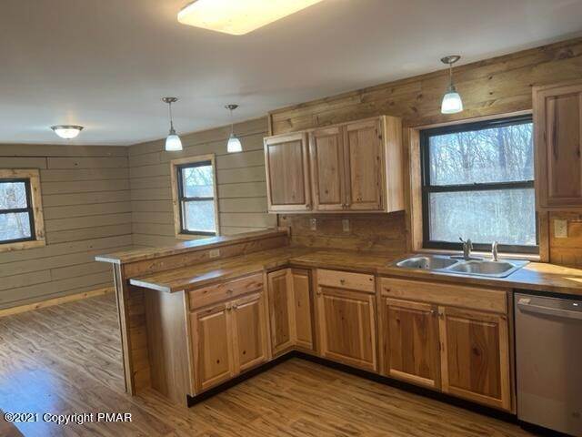 11. Single Family Homes for Sale at 526 Whippoorwill Dr Bushkill, Pennsylvania 18324 United States