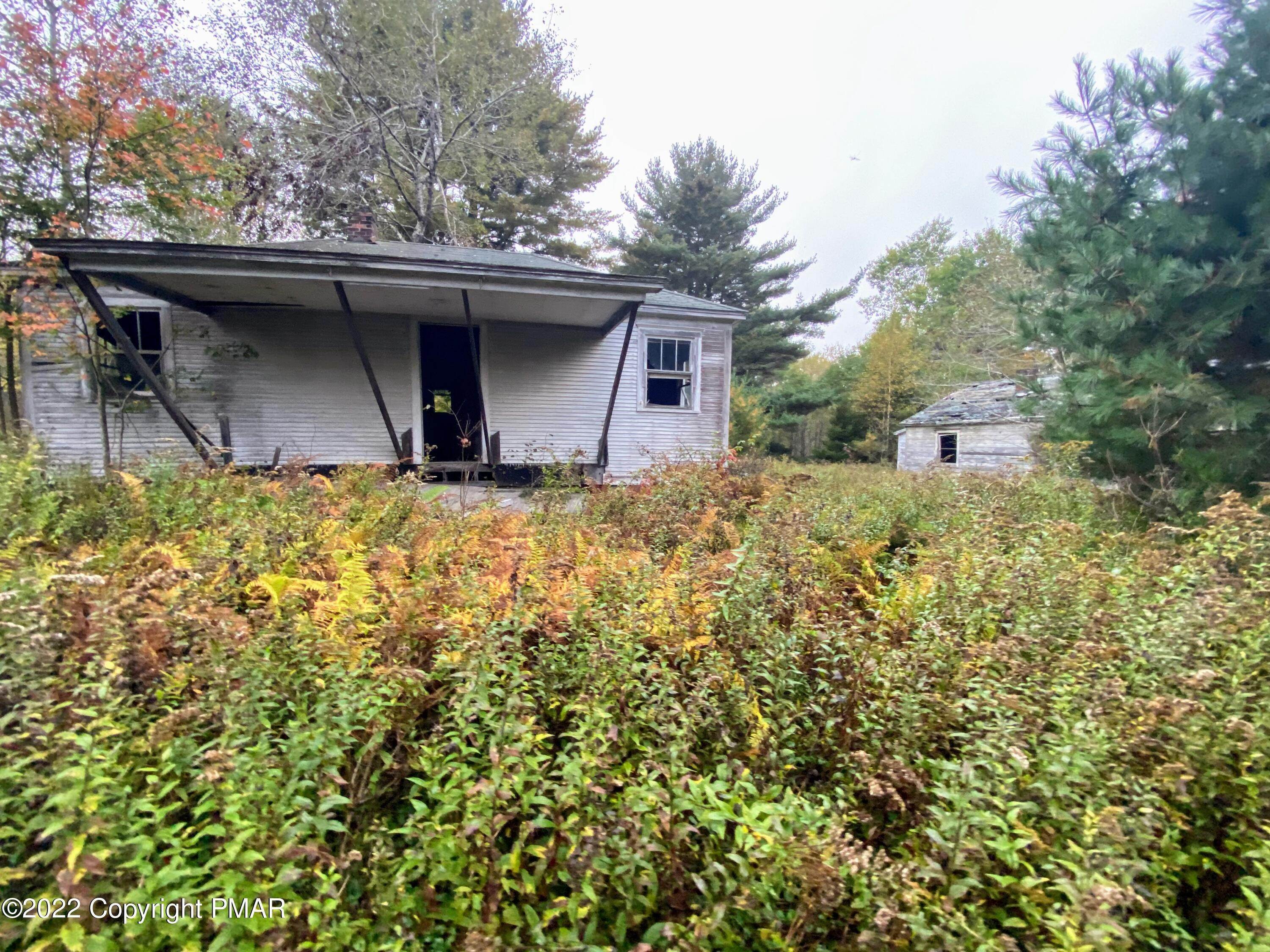 33. Single Family Homes for Sale at 5869 Burger Rd Blakeslee, Pennsylvania 18610 United States