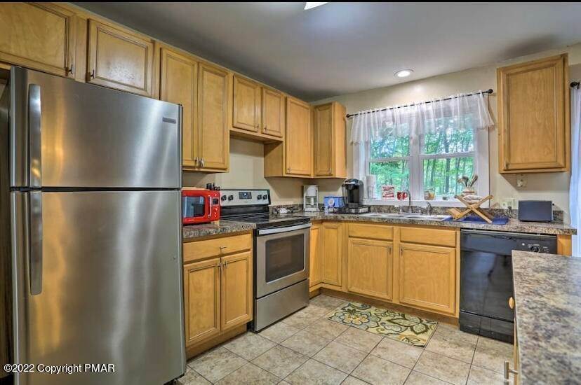 25. Single Family Homes for Sale at 1229 Fern Dr Tobyhanna, Pennsylvania 18466 United States