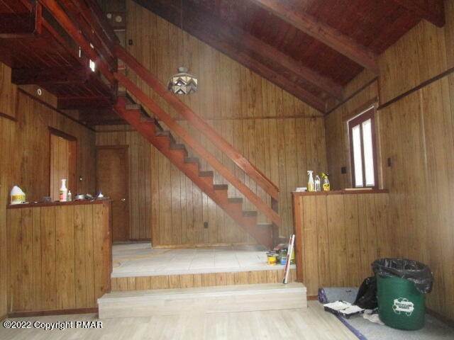 25. Single Family Homes for Sale at 125 Sparrow Loop Bushkill, Pennsylvania 18324 United States