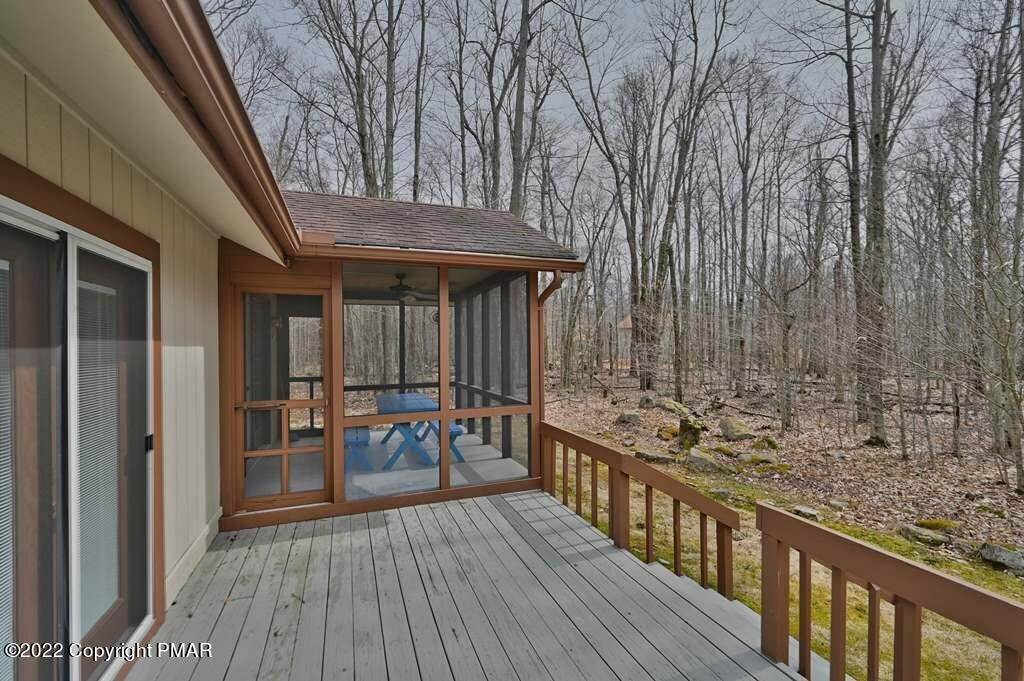 27. Single Family Homes for Sale at 3148 Paul Bunyan Trl Pocono Pines, Pennsylvania 18350 United States