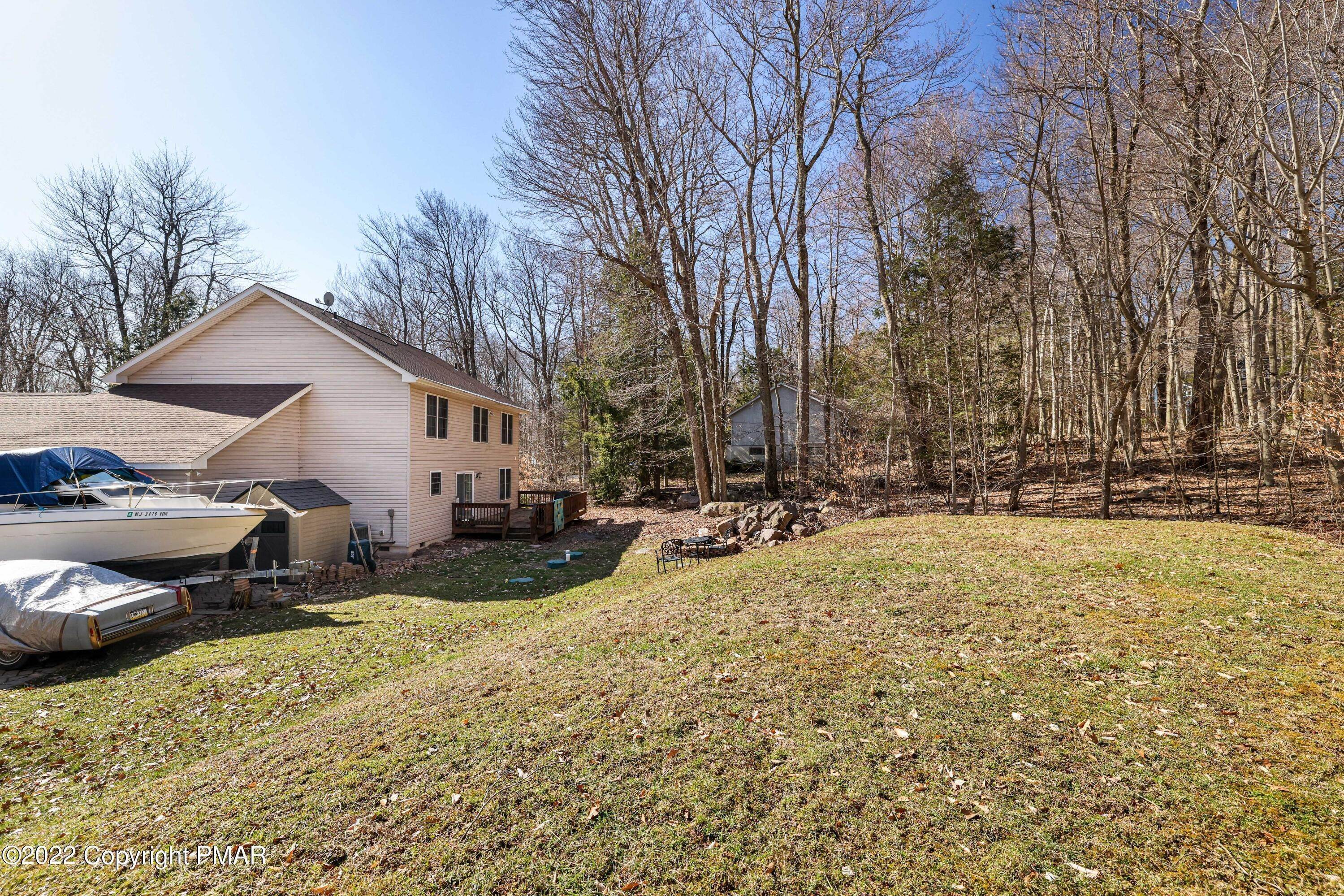 36. Single Family Homes for Sale at 107 Spyglass Hill Rd Tobyhanna, Pennsylvania 18466 United States