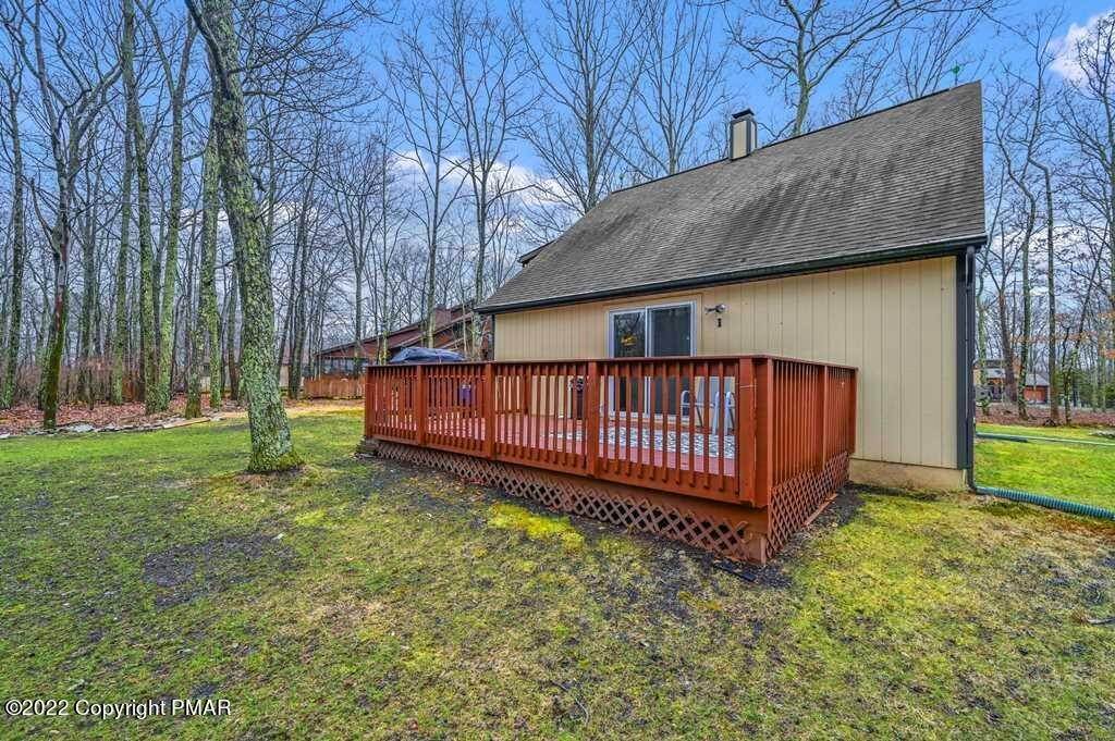 5. Single Family Homes for Sale at 134 Oakenshield Dr Tamiment, Pennsylvania 18371 United States