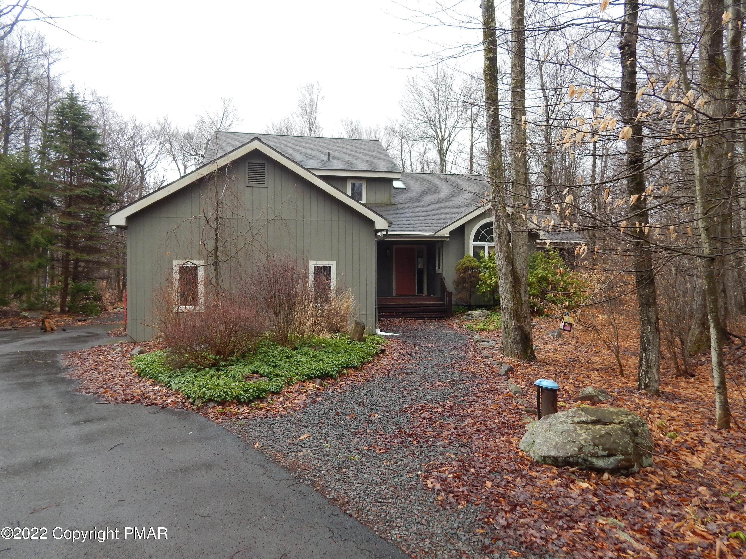 2. Single Family Homes for Sale at 2120 Blue Ox Rd Pocono Pines, Pennsylvania 18350 United States