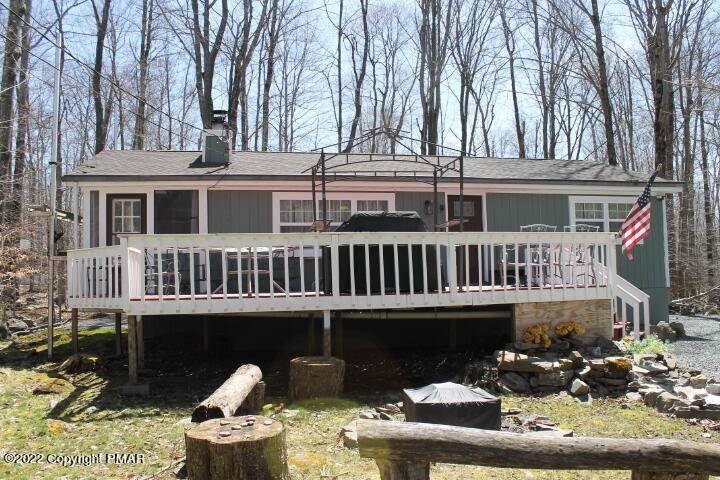4. Single Family Homes for Sale at 310 Maxatawny Dr Pocono Lake, Pennsylvania 18347 United States