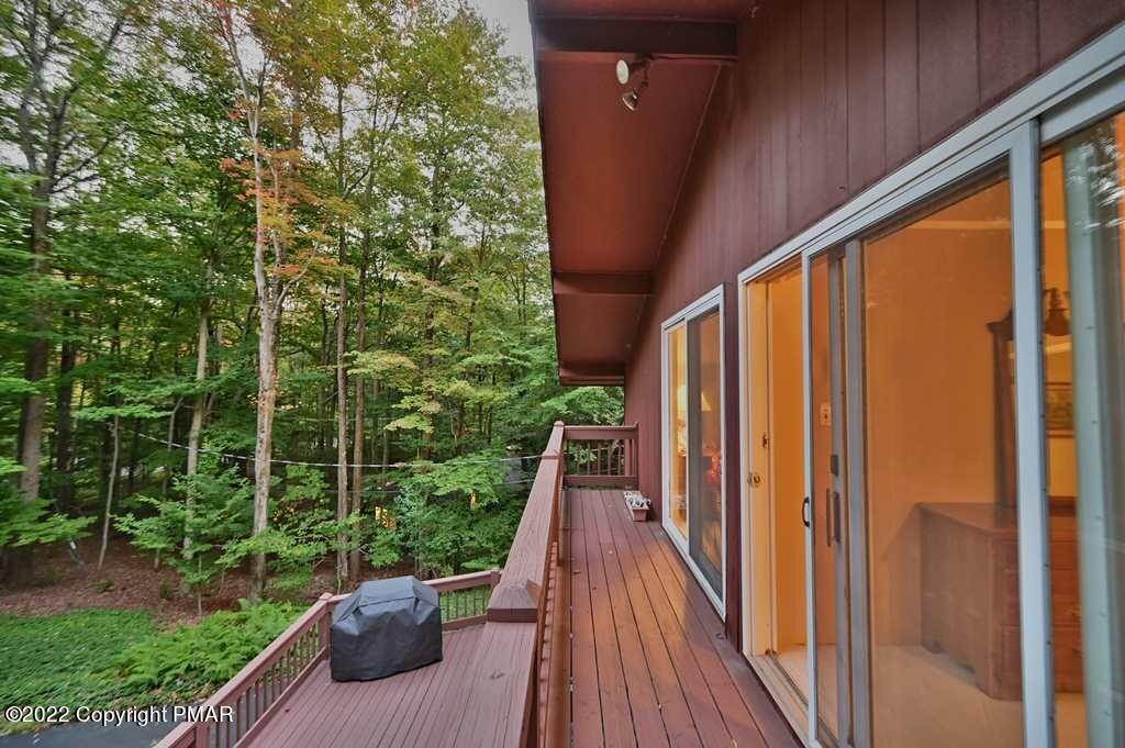 81. Single Family Homes for Sale at 2252 White Oak Trail Pocono Pines, Pennsylvania 18350 United States