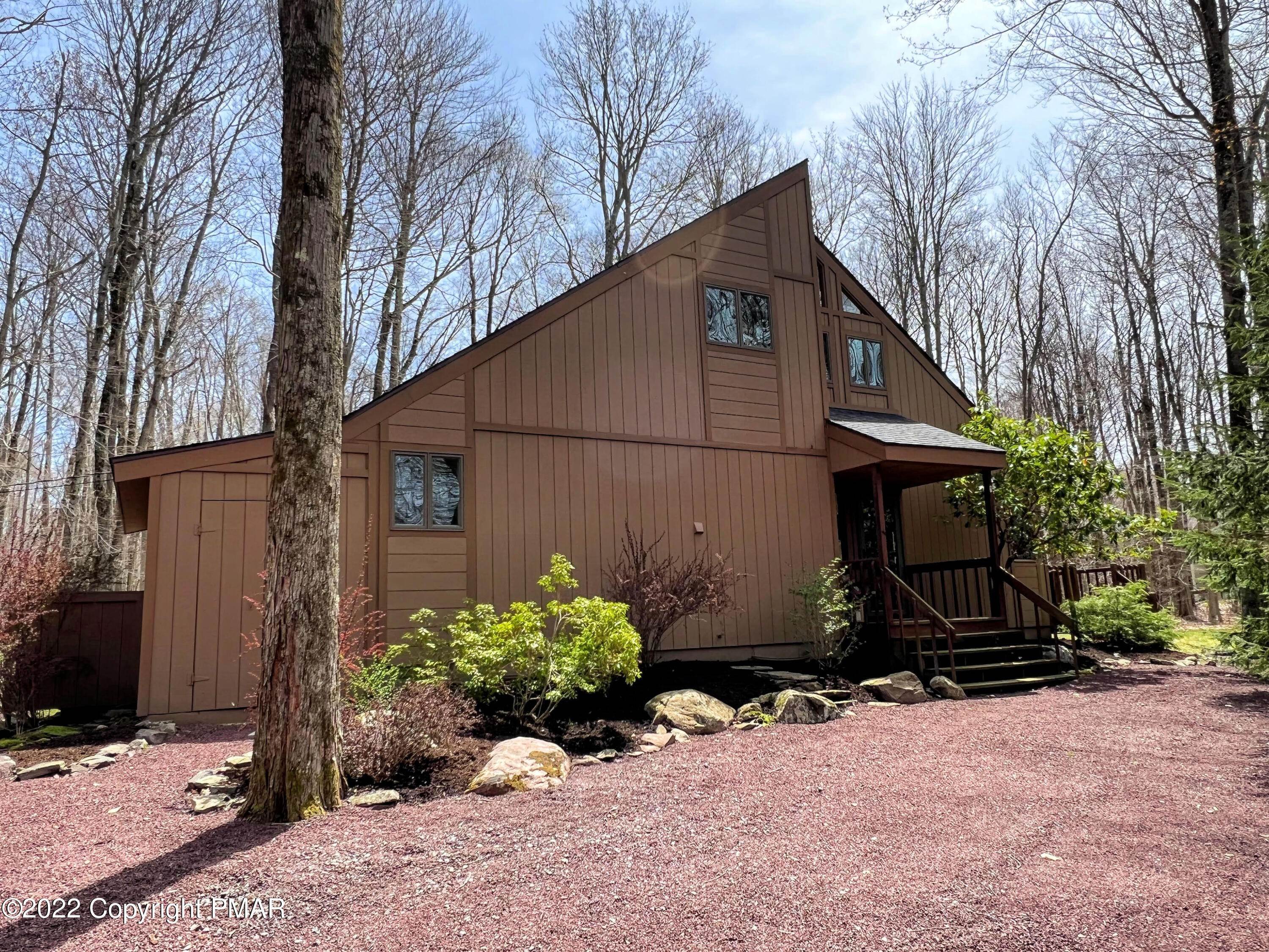 3. Single Family Homes for Sale at 4212 Lake Path Way Pocono Pines, Pennsylvania 18350 United States