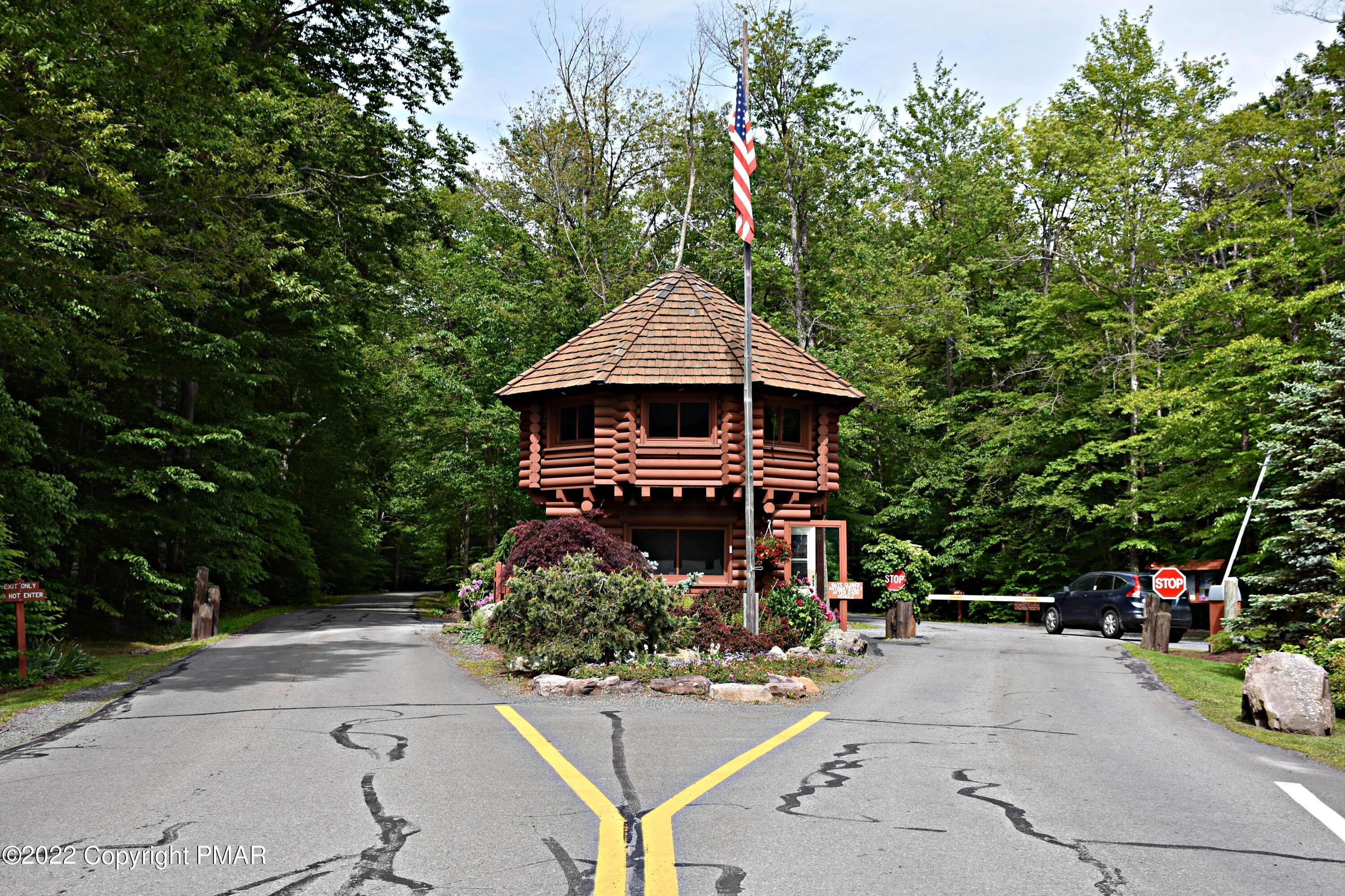 41. Single Family Homes for Sale at 4212 Lake Path Way Pocono Pines, Pennsylvania 18350 United States