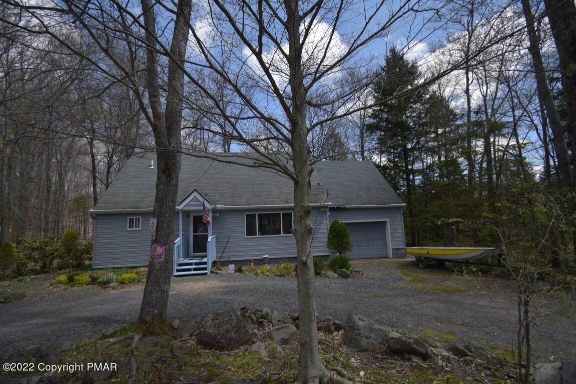 31. Single Family Homes for Sale at 7251 Winnebago Dr Pocono Lake, Pennsylvania 18347 United States
