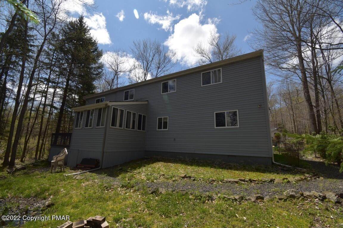 29. Single Family Homes for Sale at 7251 Winnebago Dr Pocono Lake, Pennsylvania 18347 United States