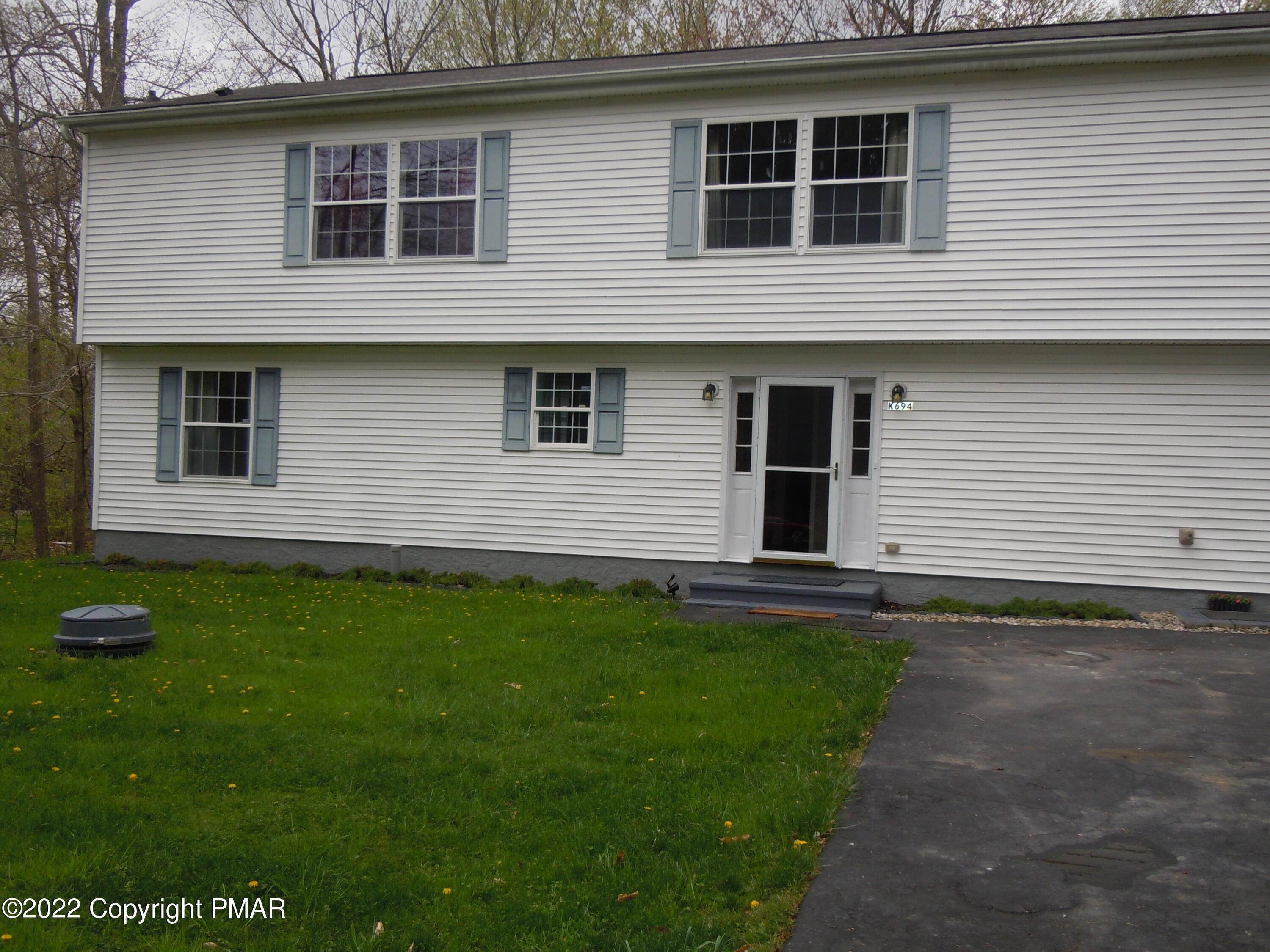 44. Single Family Homes for Sale at 1682 Moonbeam Ter Tobyhanna, Pennsylvania 18466 United States