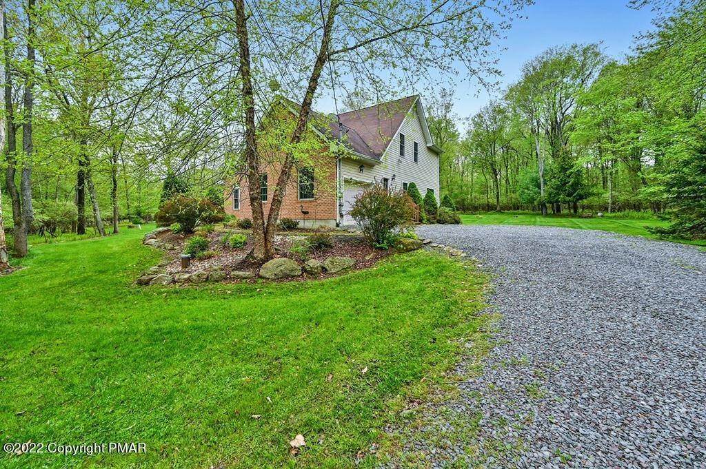3. Single Family Homes for Sale at 9 Adventure Dr Gouldsboro, Pennsylvania 18424 United States