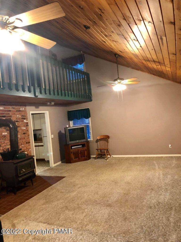 7. Single Family Homes for Sale at 2219 W Forest Dr Pocono Lake, Pennsylvania 18347 United States