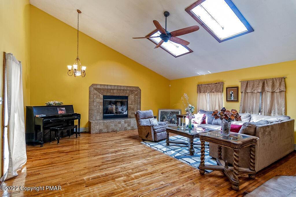 15. Single Family Homes for Sale at 2112 Back Mountain Road Scotrun, Pennsylvania 18355 United States