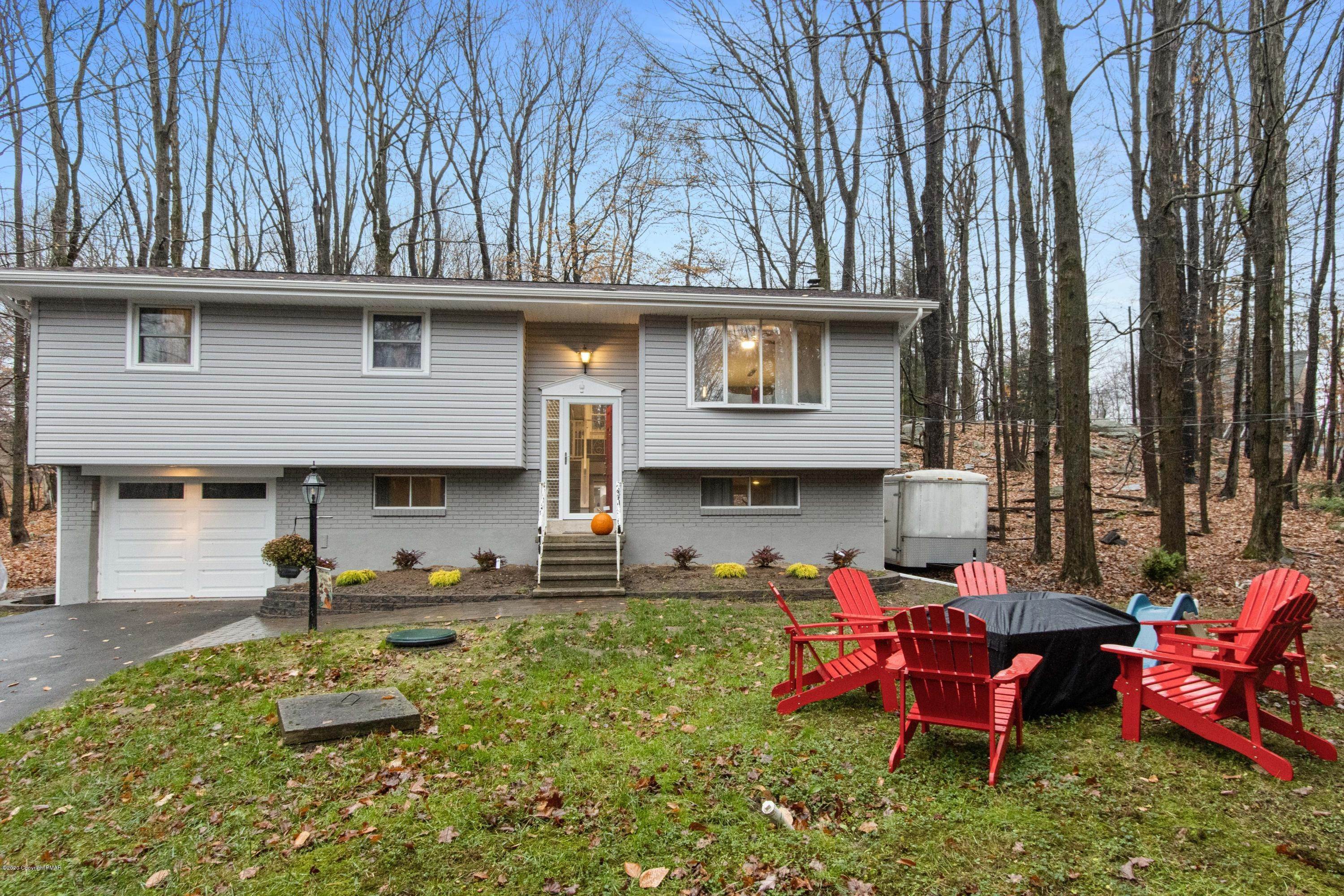 44. Single Family Homes for Sale at 113 Crest Hill Canadensis, Pennsylvania 18325 United States