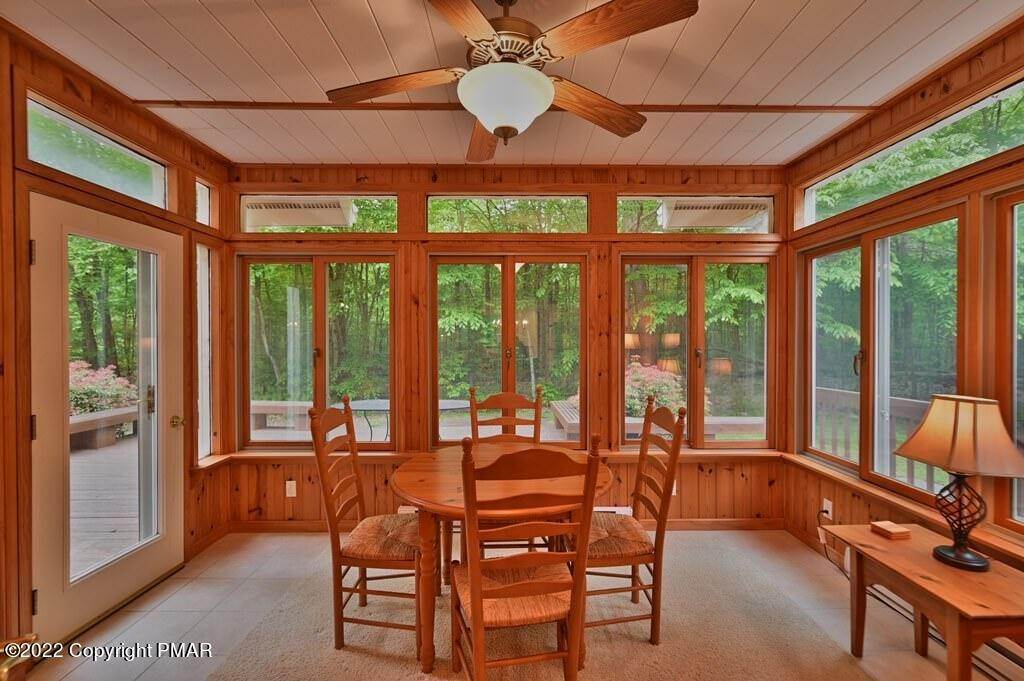 37. Single Family Homes for Sale at 311 Buck Tail Path Pocono Pines, Pennsylvania 18350 United States