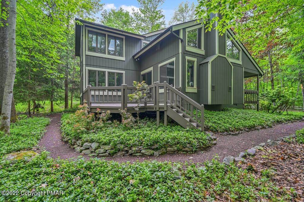 4. Single Family Homes for Sale at 183 Flintlock Trail Pocono Pines, Pennsylvania 18350 United States