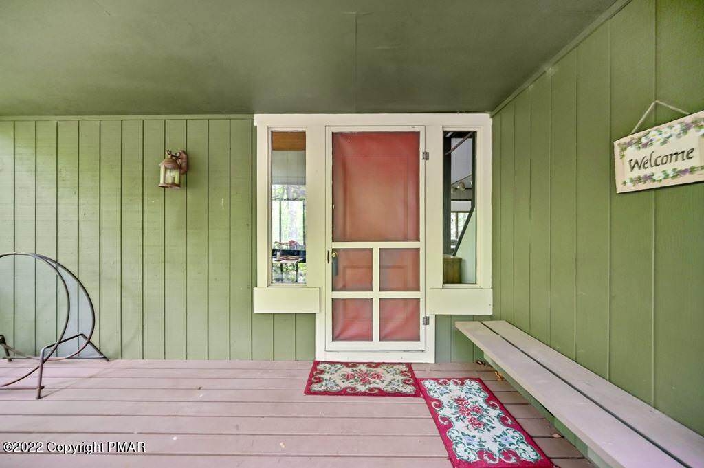 9. Single Family Homes for Sale at 183 Flintlock Trail Pocono Pines, Pennsylvania 18350 United States