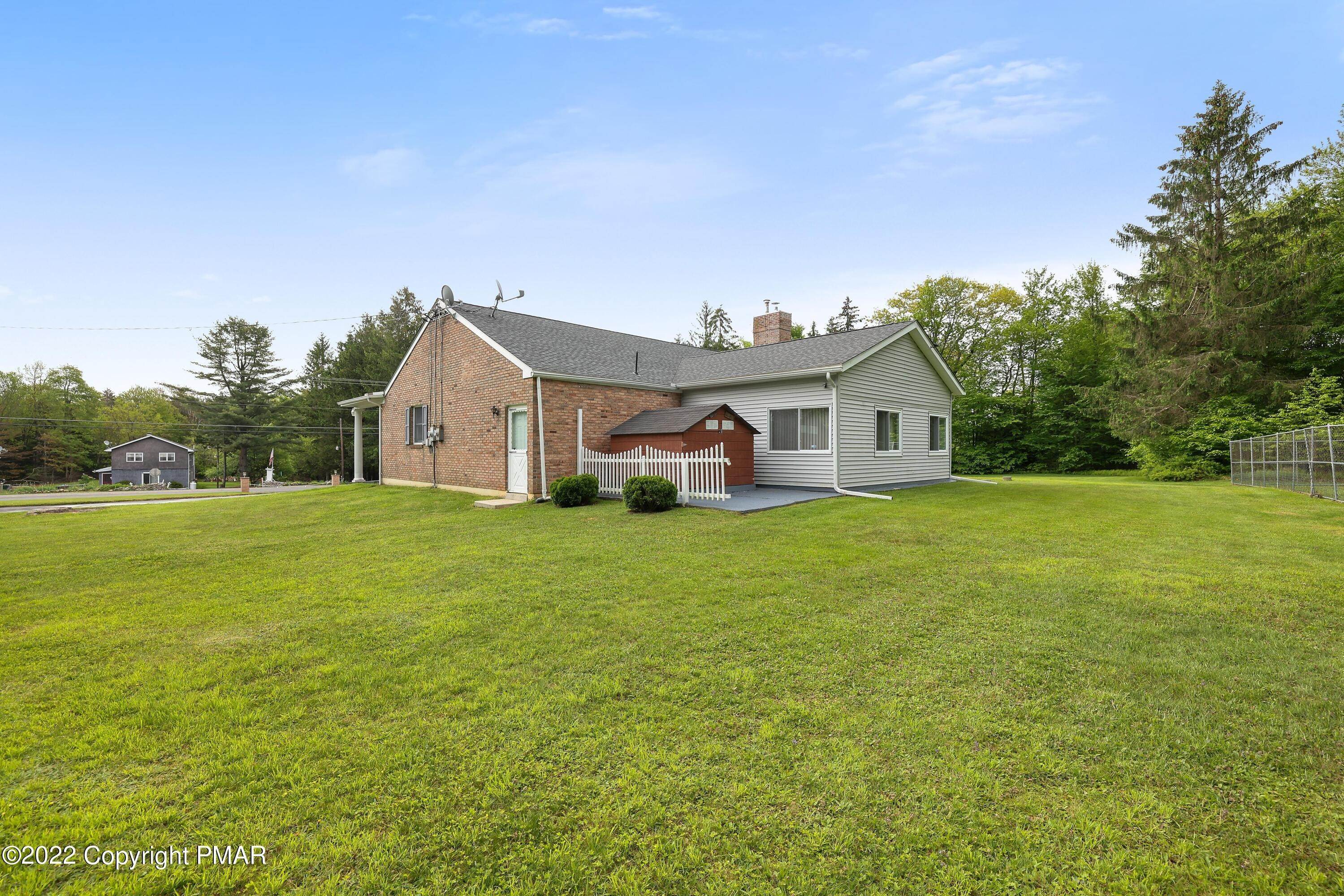 47. Single Family Homes for Sale at 595 Route 196 Tobyhanna, Pennsylvania 18466 United States
