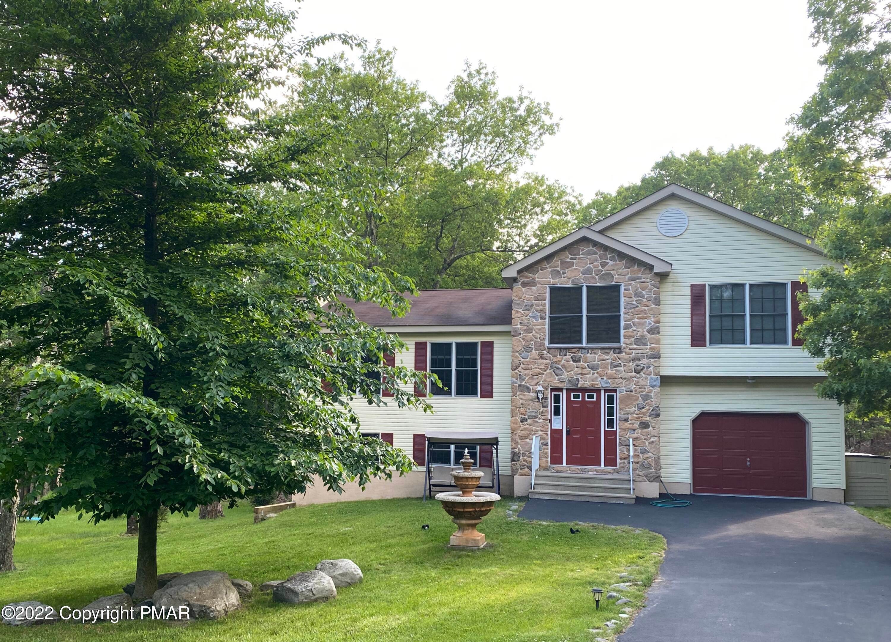 1. Single Family Homes for Sale at 4896 W Pine Ridge Dr Bushkill, Pennsylvania 18324 United States