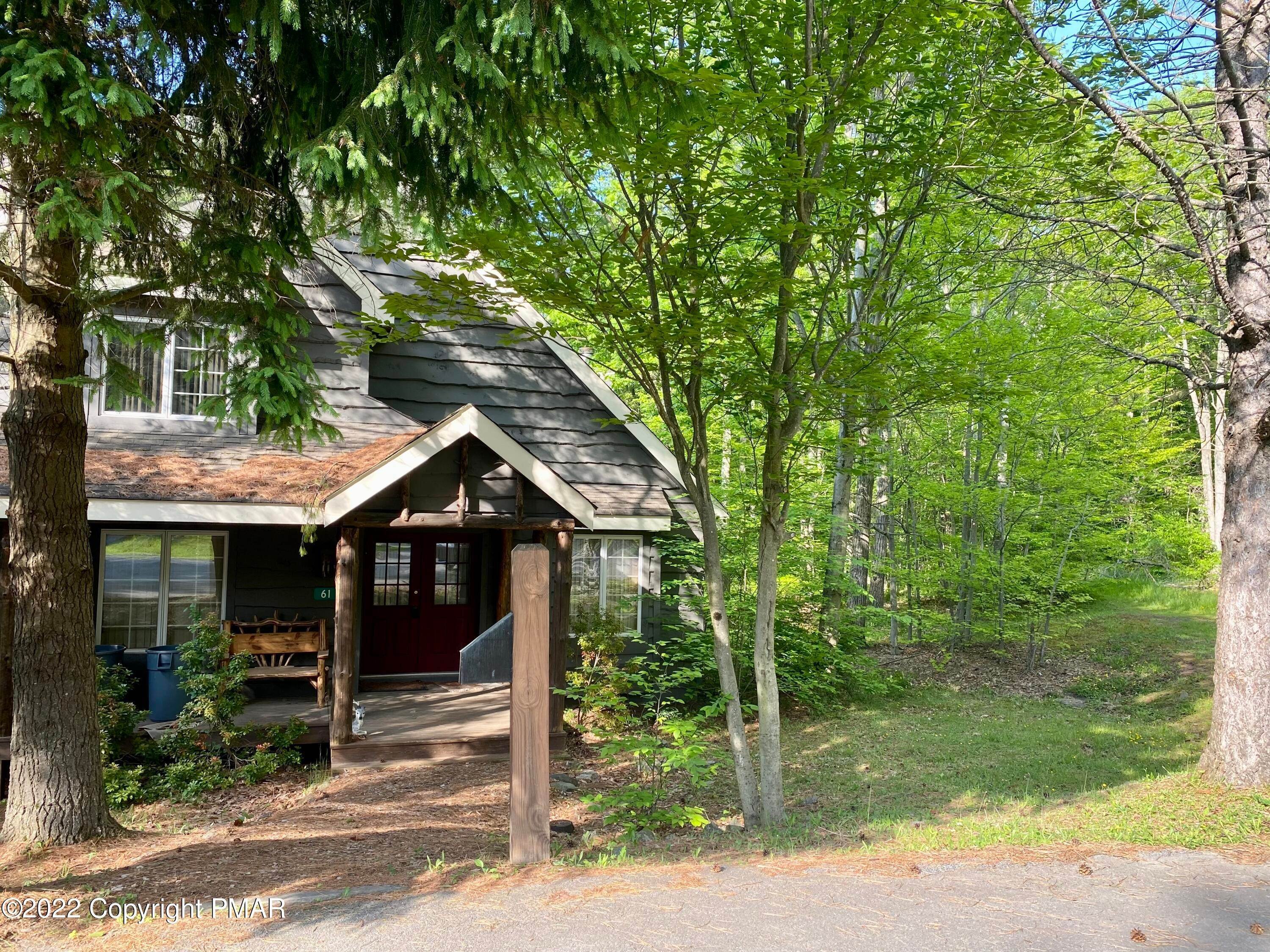 Single Family Homes for Sale at 61 Aspenwall Dr Lake Harmony, Pennsylvania 18624 United States