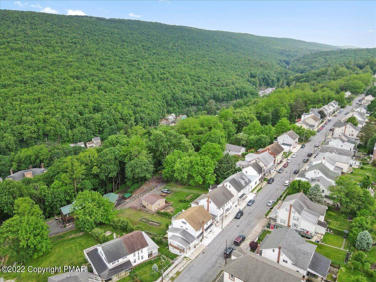 35. Single Family Homes for Sale at 411 South Ave Jim Thorpe, Pennsylvania 18229 United States