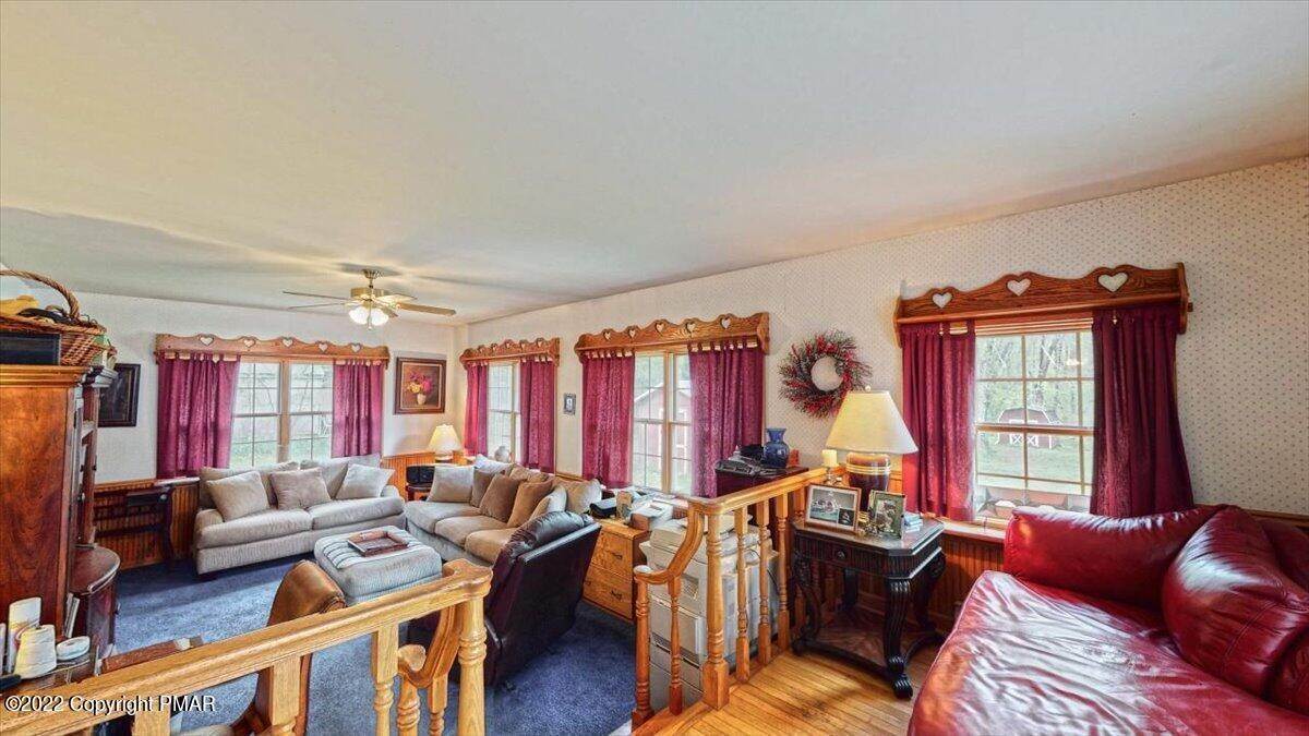 14. Single Family Homes for Sale at 113 Stadden Rd Stroudsburg, Pennsylvania 18360 United States