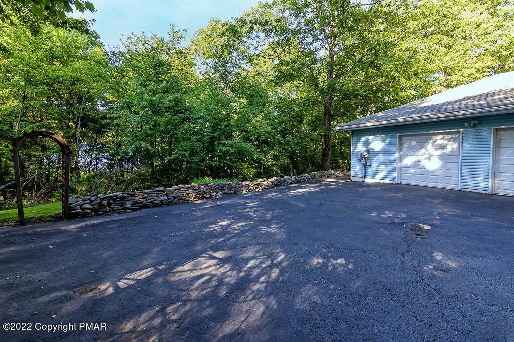 45. Single Family Homes for Sale at 166 Devils Hole Rd Cresco, Pennsylvania 18326 United States