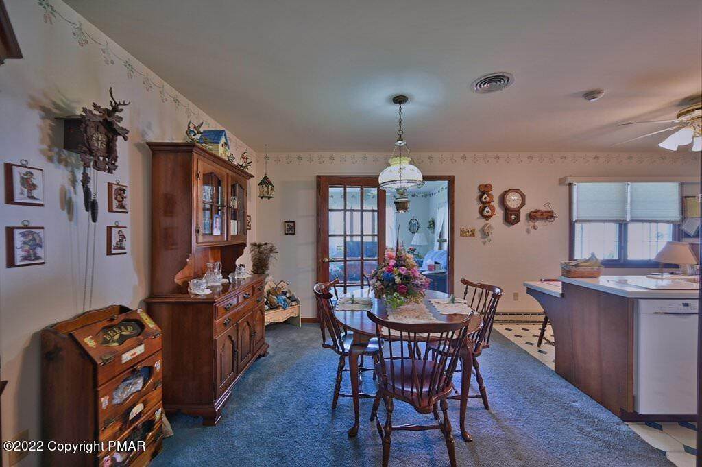 15. Single Family Homes for Sale at 219 W Scott Ct Brodheadsville, Pennsylvania 18322 United States