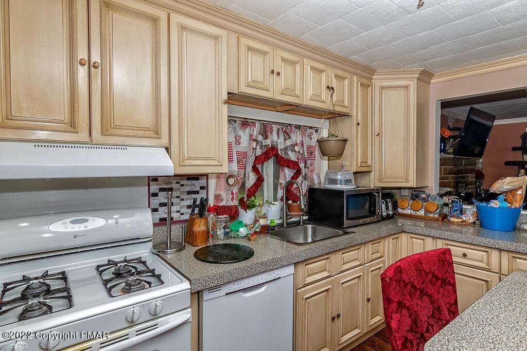 11. Single Family Homes for Sale at 61 Beaver Drive Albrightsville, Pennsylvania 18210 United States