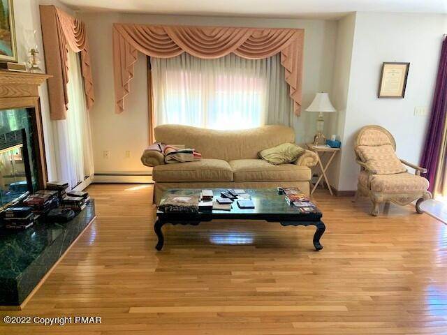 5. Single Family Homes for Sale at 163 Beaver Dam Rd Long Pond, Pennsylvania 18334 United States