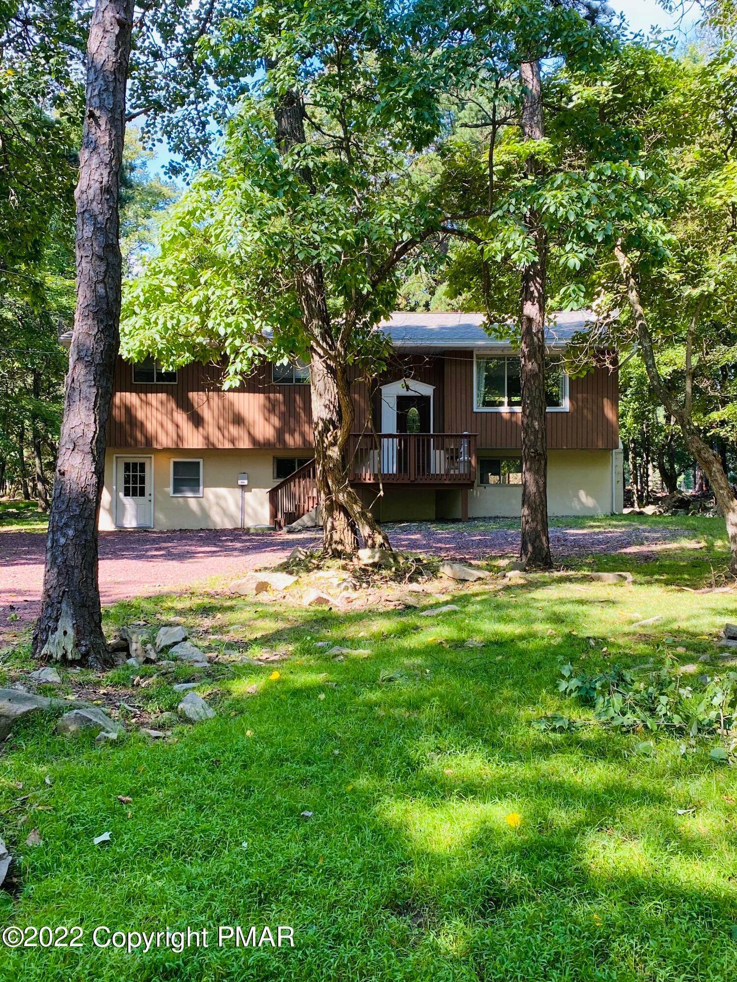 45. Single Family Homes for Sale at 16 Birch Street Lake Harmony, Pennsylvania 18624 United States